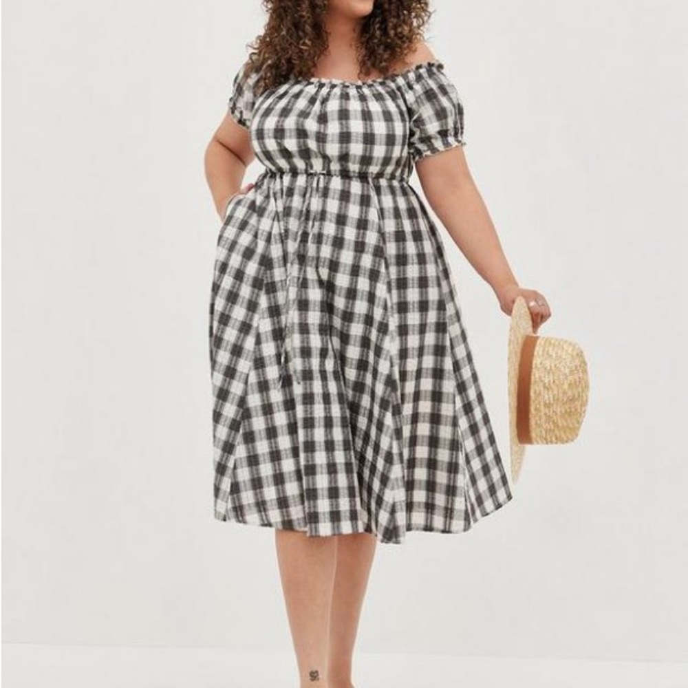 Off-Shoulder Peasant Midi Dress - Seersucker Gingham Grey & White